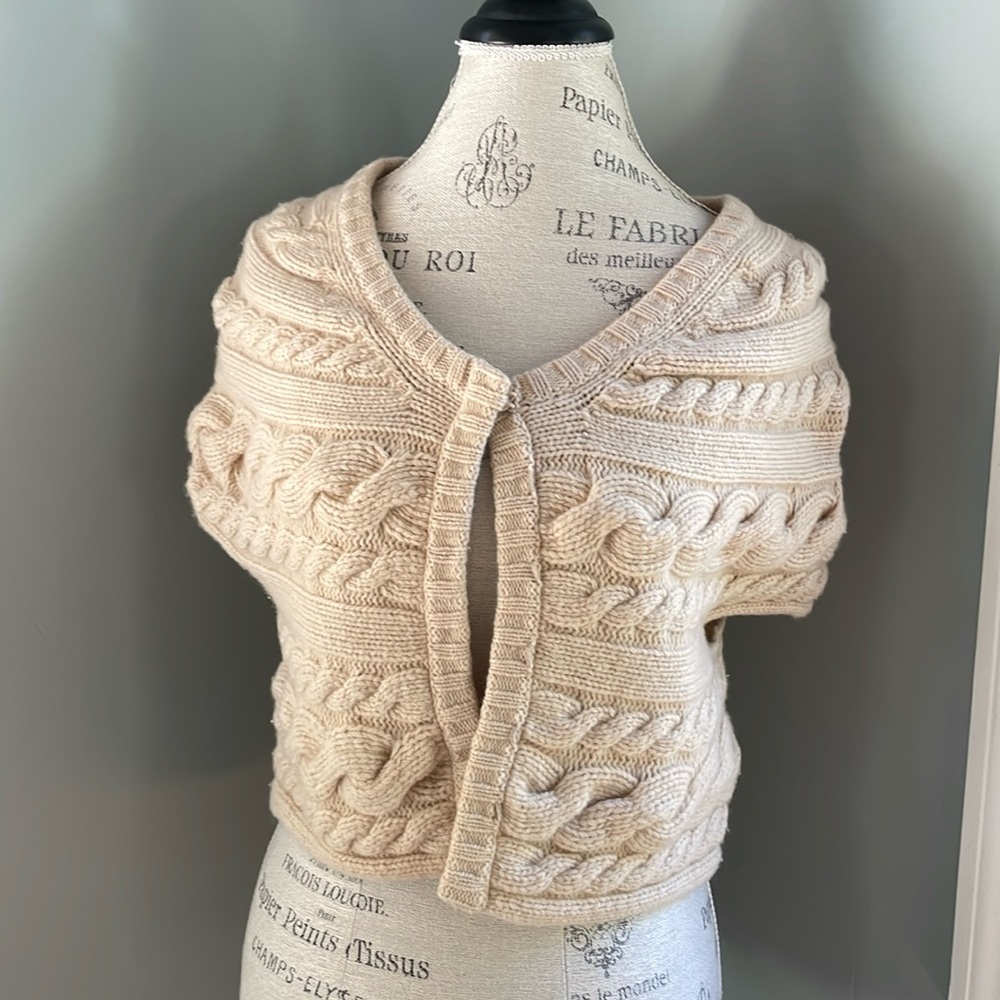 Max Mara cable knit cashmere blend shrug EUC size OS